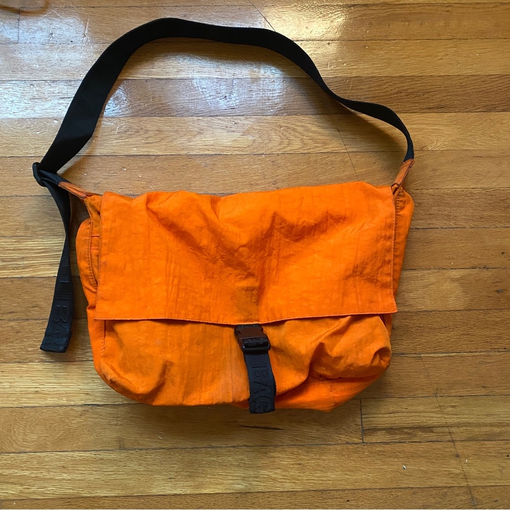 BAGGU Orange Messenger sport bag